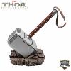  THOR : THE DARK WORLD - REPLIQUE MARTEAU TOUT METAL ECHELLE 1/1 AVEC SOCLE DELUXE (REPRODUCTION ART REPLICAS)