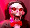 SAW - MARIONNETTE BILLY 105 CM TAILLE 1/1 VERSION DELUXE AVEC ECLAIRAGE, SON ET MOUVEMENT MOTORISE (BILLY PUPPET DELUXE PROP - TOT STUDIOS - AVEC BOITE VITRINE)